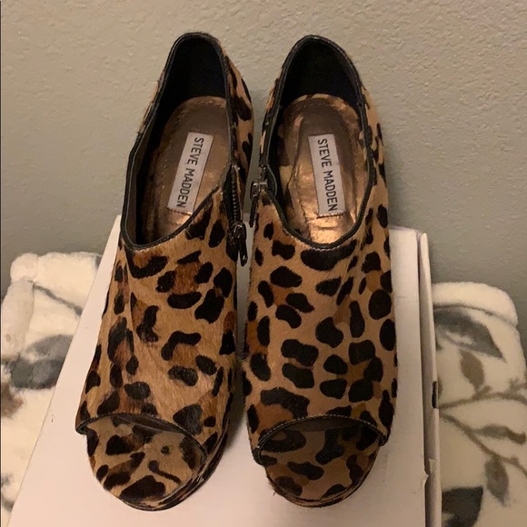 Steve Madden cheetah wedges - Picture 3 of 3
